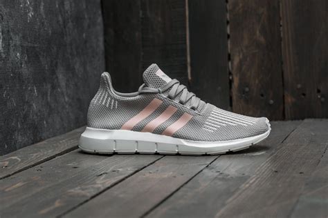 adidas originals swift w millainen pohjallinen